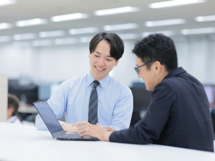 �z���͂𓭂����đΘb����R�~���j�P�[�V������